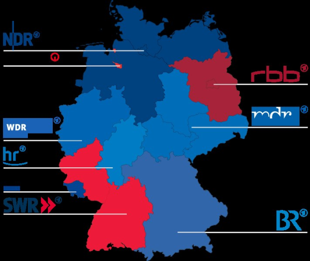 Karte von Deutschland mit den Ergebnisverteilungen der Landtagswahl 2016 nach Bundesländern, wobei die Bundesländer rot und blau markiert sind und Text die Namen der Kandidaten und das Wahldatum bereitstellt.