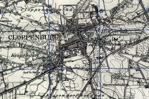 Eine Schwarz-Weiß-Karte von Cloppenburg, Deutschland, die Straßen, Gebäude und andere Merkmale mit Linien und Nummern anzeigt.