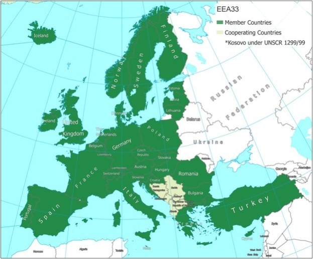 Ein Plakat, das eine detaillierte Karte von Europa zeigt, die die Mitgliedstaaten der Europäischen Union, ihre Grenzen, wichtige Städte, Flüsse und geografische Merkmale hervorhebt, mit zusätzlichem Text, der die Landesnamen und Grenzinformationen bereitstellt.