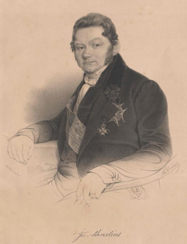 Eine Schwarz-Weiß-Zeichnung eines Mannes in einem Anzug, der mutmaßlich J.J. Herculius ist, der auf einem Stuhl sitzt, mit Text am unteren Rand des Bildes.