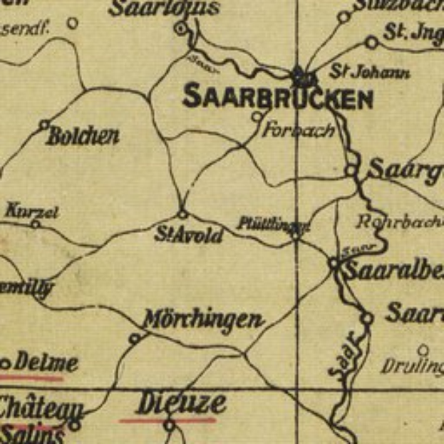 Ein detaillierter alter Stadtplan von Saarbrücken, Deutschland, mit Straßen, Gebäuden und Sehenswürdigkeiten, der klassische Schriftarten enthält, die den Standort der Stadt angeben.
