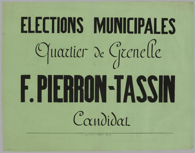Ein grünes Plakat mit weißer Schrift, die "Élections Municipales Quartier de Grenelle F. Pierron-Tassin Candidat" lautet, vor einem weißen Hintergrund.