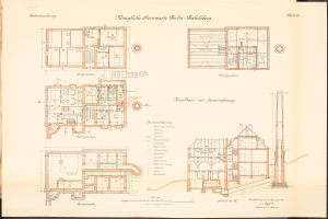 Ein altes Buch mit einer Zeichnung des Königliche Hermwerk Berlin-Baklberg-Gebäudes, das detaillierte Pläne und Text zeigt.