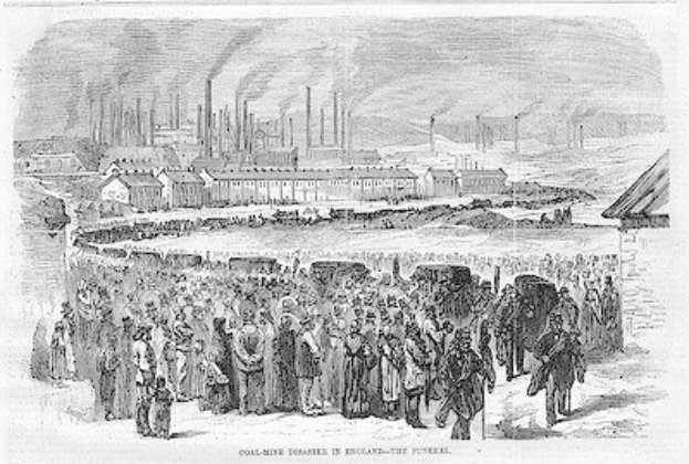 Schwarze und weiße Zeichnung einer Gruppe von Menschen, die vor einer Fabrik mit Häusern und Rauch aus Schornsteinen stehen, mit Text unten, der 'Kohlebergbau-Katastrophe in England das Ende' lautet.