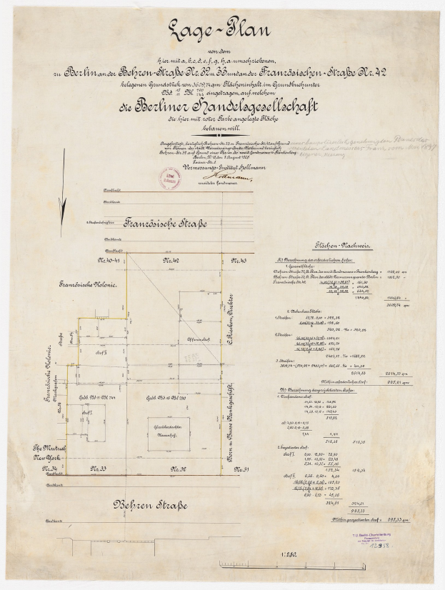 Altes Dokument mit dem Titel "Plan der Berliner Handelsgesellschaft" mit einem Gebäudeplan, handgeschriebenem Text und einem linksseitigen Stempel.