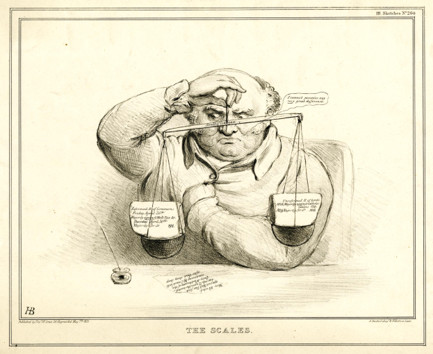 Ein Mann in einem Anzug sitzt an einem Tisch mit einer Waage davor und sieht entschlossen aus, mit Papieren, die Wörter und Zahlen enthalten.