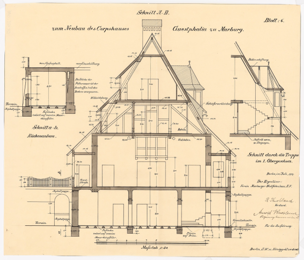 Schwarze und weiße architektonische Zeichnung eines Hauses mit zahlreichen Fenstern und einem Dach, beschriftet als erstes Haus in Deutschland, begleitet von detaillierten Plänen und Text.